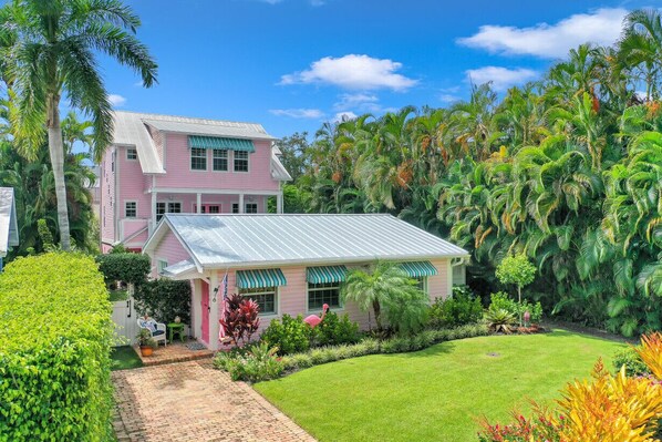 Private compound with cottage and main house in the heart of Olde Naples