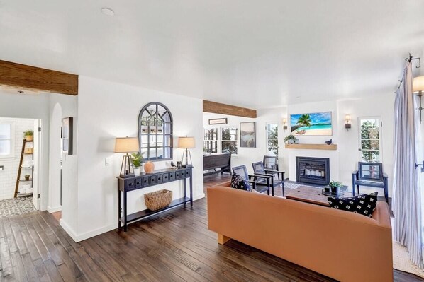 ENTRY TO LIVING AREA