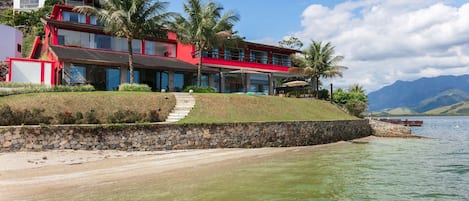 Beach,Facade / entrance