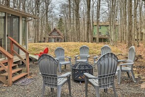 Private Yard | Fire Pit