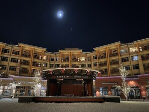 Sundial Lodge is arguably the best location within Canyons Village