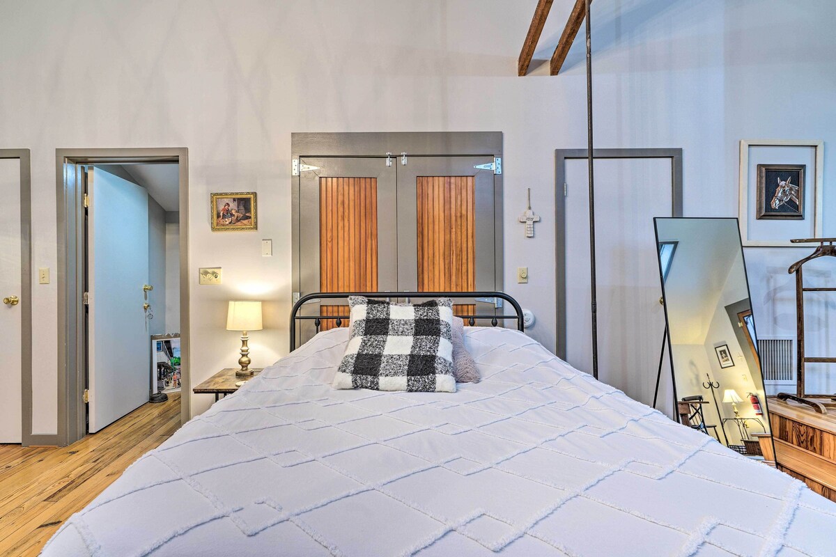 Pet-Friendly Loft Vacation Rental with Fire Pit!