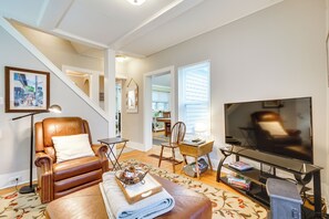 Living Room | Queen Sleeper Sofa | Cable TV | Central A/C & Heating