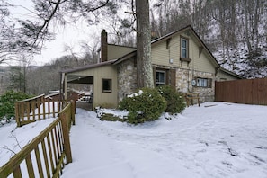 Side view of the cabin