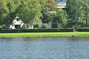 Stugans exteriör [sommar]