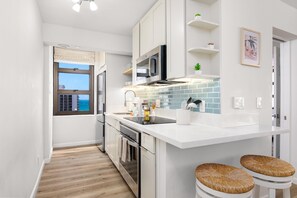 Fully equipped kitchen (no dishwasher)