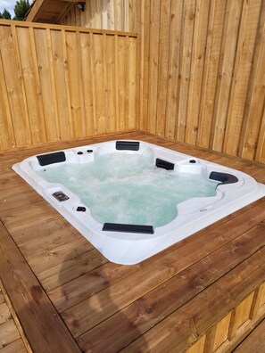 Bain à remous extérieur