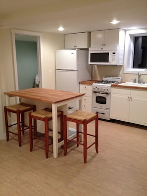 Kitchen with seating for up to 4