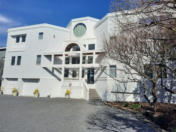 Front of the House, 5 parking spaces