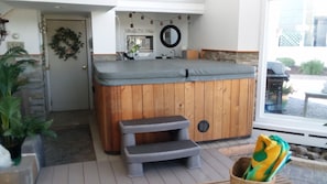 garden room with a hot tub, mini fridge and microwave