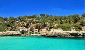 der "Hausstrand": Cala Llombards