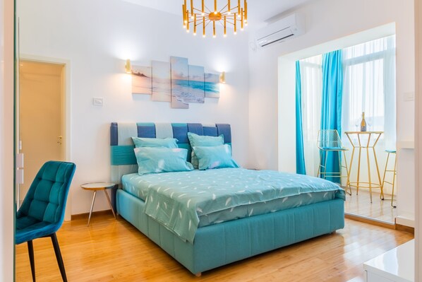 Studio bedroom/bed
