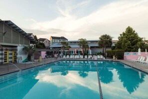 Paradiso Pool