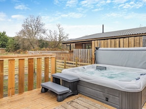 Hot tub | Lime Lodge - Mid Wales Lodges, Llandrindod Wells