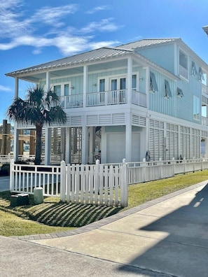 Welcome to Key West! - From the moment you pull into the driveway, you’ll know that you’ve booked your vacation stay someplace special.