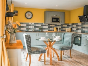 Open plan living space | Swallow Lodge - Merbach Hill View Holidays, Clifford