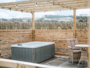 Hot tub | Swallow Lodge - Merbach Hill View Holidays, Clifford