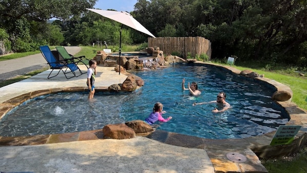 Refreshing private pool & hot tub