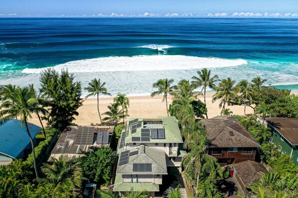 Front row view to Bonzai Pipeline!