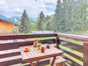 Bois, Porche, Dur, Tache De Bois, Planche, Plate-Forme, Balcon, Mélèze, Eco Hôtel, Mobilier De Jardin