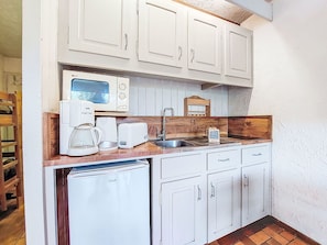 Cuisine, Principaux Appliance, Appareil De Cuisine, Bois, Comptoir, Cabinetry, Design Intérieur, Sol, Meubles, Électroménager