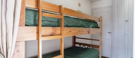 Bunk Bed, Furniture, Property, Building, Wood, Interior Design, Hostel, Floor, Bed