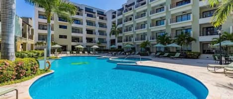 Enjoy the Aruba sunshine in this large pool area