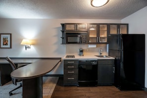 Full kitchen