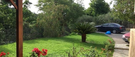 Garden in Physis rental estate