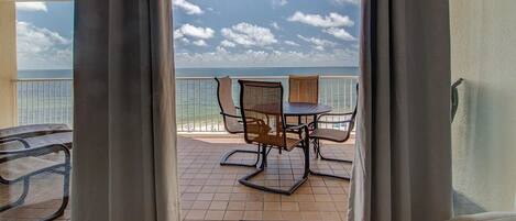 Spectaular View and Patio right on the Beach