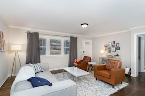 Living room. - alternate angle