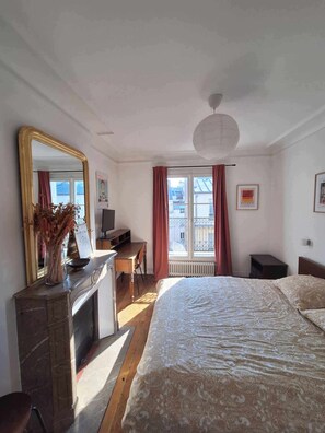 Chambre - lit queen size (160 x 200 cm)