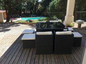 De la terrasse vue sur la piscine chauffée