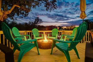 Gas fire pit