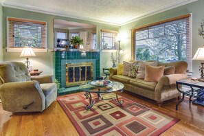 Living Room | Free WiFi | Central A/C