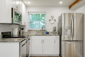 Full kitchen with a refrigerator that has filtered water.