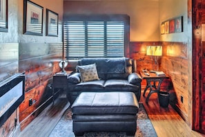 Living Area | Electric Fireplace | Free WiFi