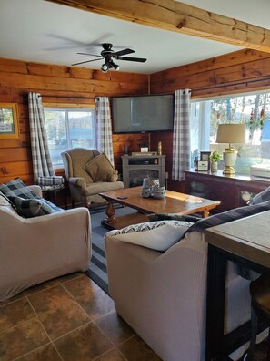 Main Cottage: Cozy living room with electric fireplace.