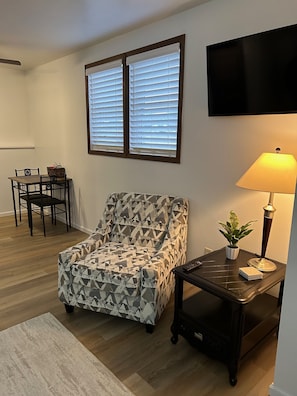 Chair, end table, lamp and tv.