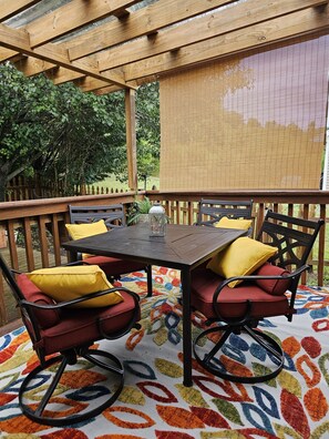 🌄 mornings on the back covered deck 