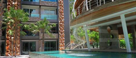 ET219 Patong studio- quiet location, pool access (9857)