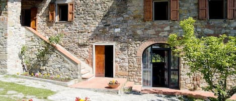 Apartment entrance at grouund floor (arch door)