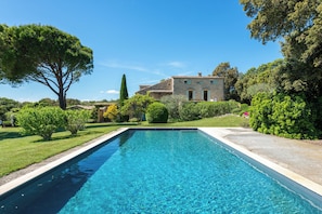 Grande piscine de 16x6m