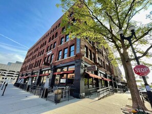 Located in the heart of the Old Market the Woolworth is perfectly situated for your stay.