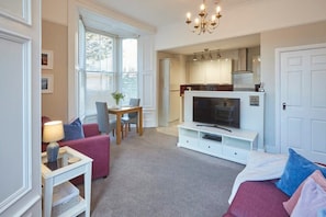 Sandpiper Apartment, Whitby - Host & Stay