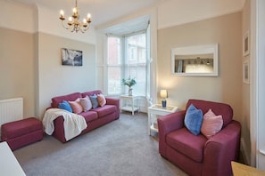 Sandpiper Apartment, Whitby - Host & Stay