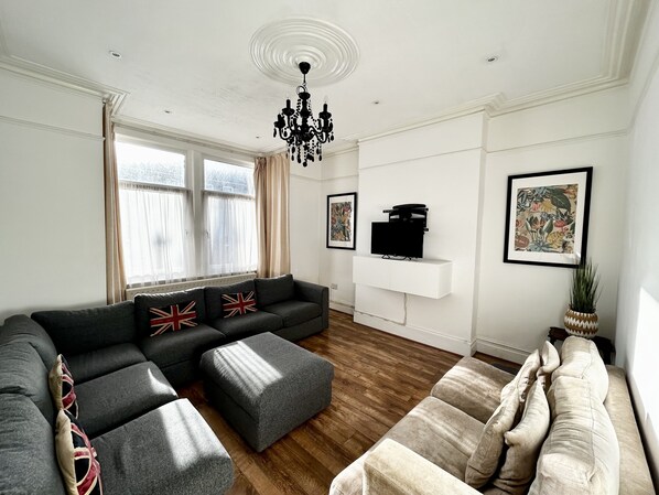 Large living room with great natural light!