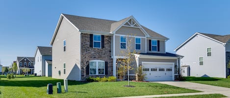 Brownsburg Vacation Rental | 4BR | 3.5BA | 3,200 Sq Ft | 1 Step to Enter