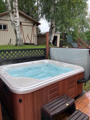 Hot tub in the Summer