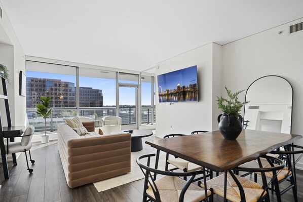 The Dining Room in Essex Skyline has a stunning view of the Santa Ana skyline.